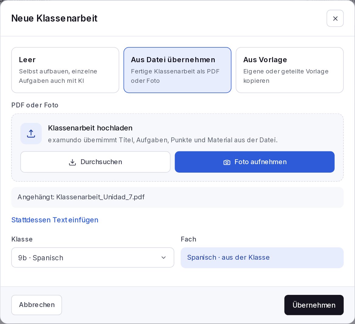 examundo: Dialog „Neue Klassenarbeit“ mit den Wegen Leer, Aus Datei übernehmen und Aus Vorlage. Gewählt ist „Aus Datei übernehmen“ mit einer hochgeladenen Klassenarbeit, darunter Klasse und Fach.